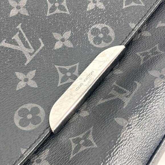 LOUIS VUITTON M40539 MonogramEclipse Messenger ExplorerMM Crossbody Shoulder Bag - Picture 13 of 16